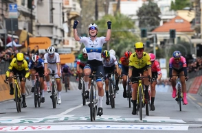 Mathieu van der Poel remporte un Milan-San Remo de science-fiction