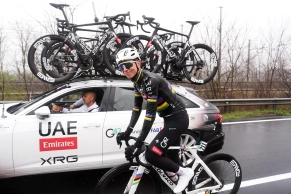Mathieu van der Poel remporte un Milan-San Remo de science-fiction