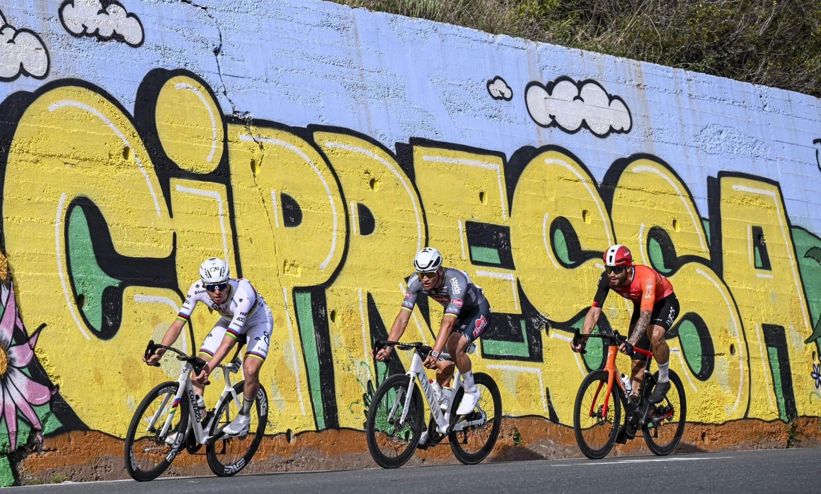 Mathieu van der Poel wins a science fiction-like Milan-San Remo