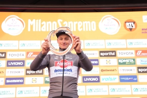 Mathieu van der Poel remporte un Milan-San Remo de science-fiction