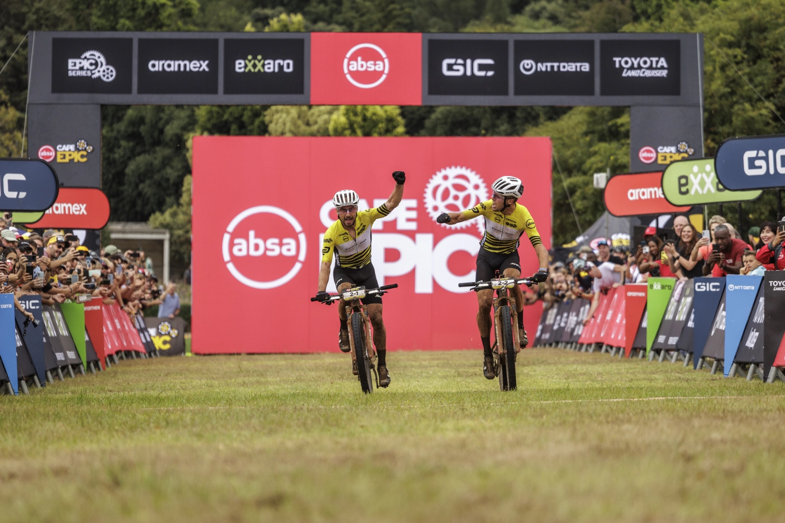 Schurter-Colombo in men and Langvad-Gómez in women win the Absa Cape Epic 2025