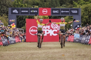 Schurter-Colombo y Langvad-Gómez ganan la Absa Cape Epic 2025