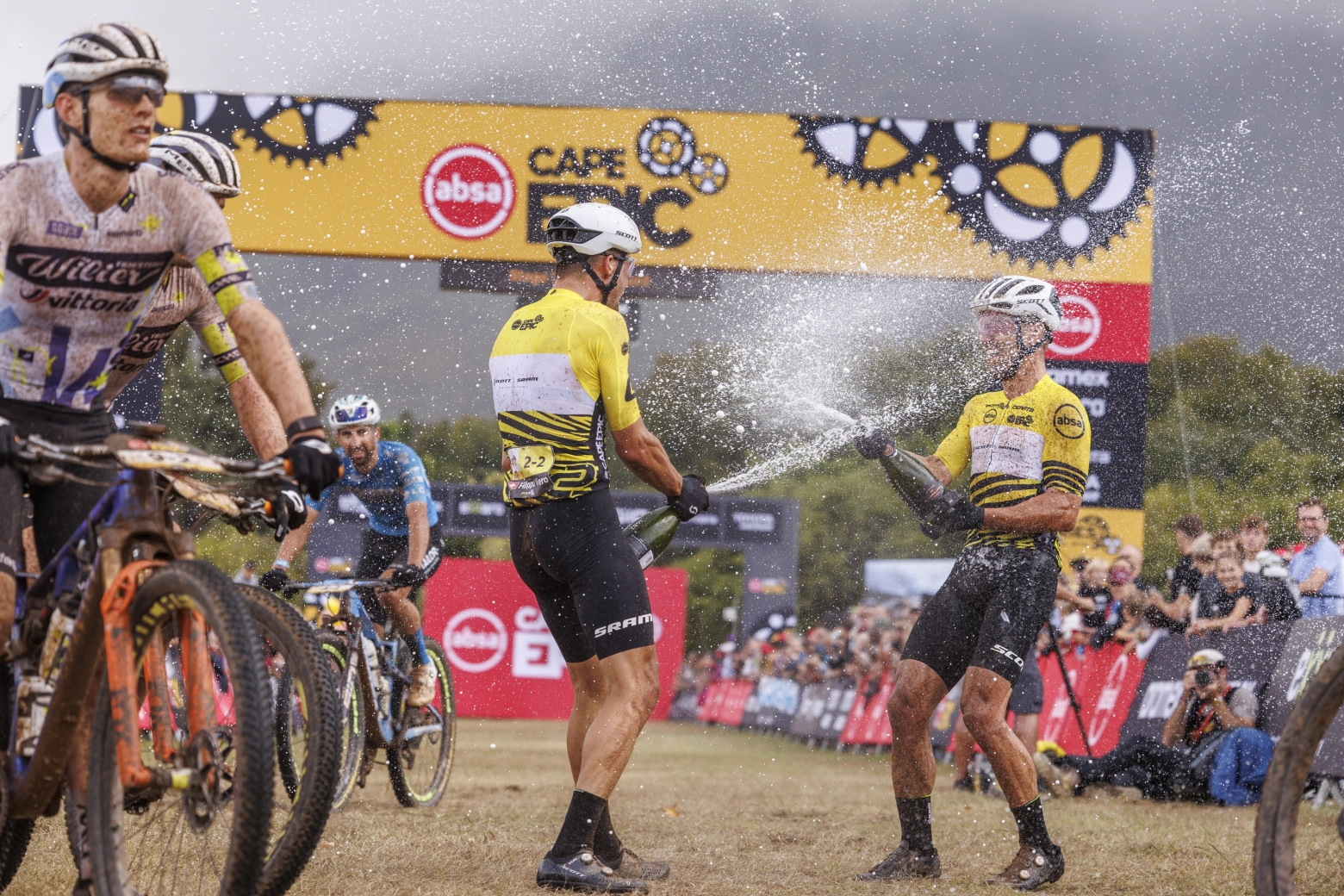 Schurter-Colombo y Langvad-Gómez ganan la Absa Cape Epic 2025