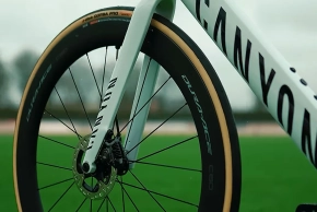Van der Poel sobre la tendencia de montar neumáticos cada vez más anchos: "Creo que hay un límite"