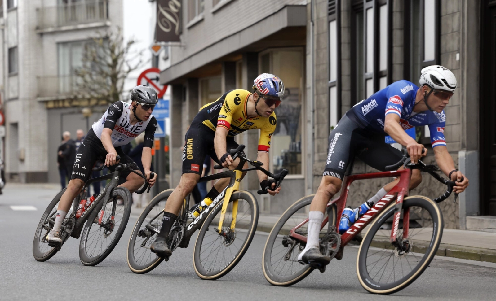 E3 Saxo Classic: times and how to watch the first Van der Poel vs Van Aert