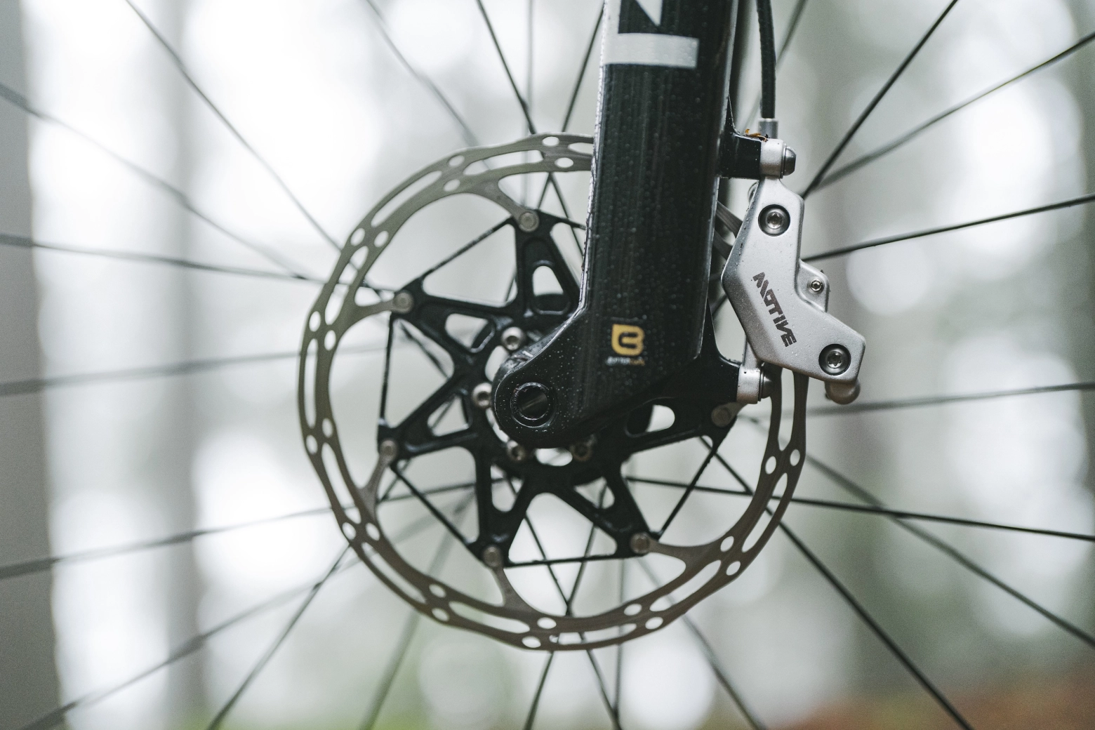 SRAM changes its entire brake catalog with the new Motive series for XC and Trail: models, price, and weights