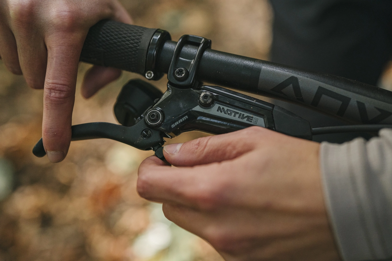 SRAM changes its entire brake catalog with the new Motive series for XC and Trail: models, price, and weights