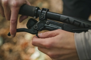 SRAM changes its entire brake catalog with the new Motive series for XC and Trail: models, price, and weights