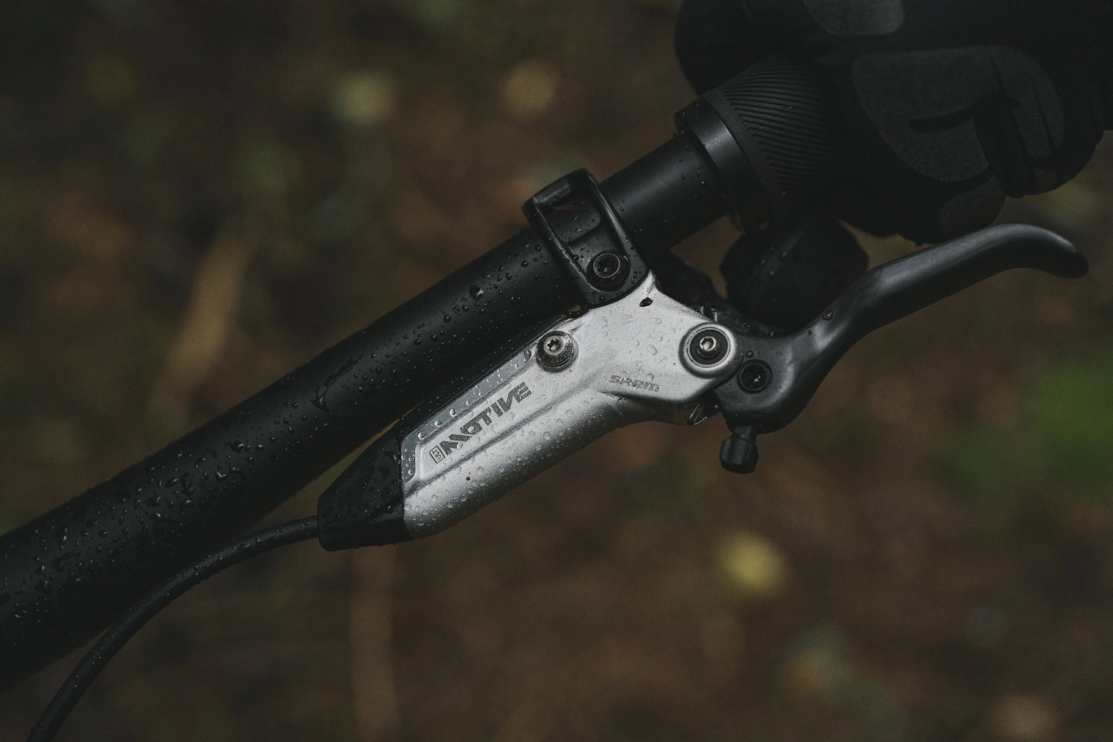 SRAM changes its entire brake catalog with the new Motive series for XC and Trail: models, price, and weights
