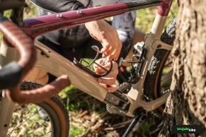 Nous avons testé le nouveau porte-bidon Zéfal Pulse S2 : en carbone, avec une entrée latérale et un prix imbattable