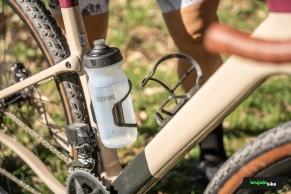 Nous avons testé le nouveau porte-bidon Zéfal Pulse S2 : en carbone, avec une entrée latérale et un prix imbattable