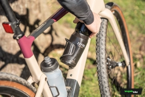 Nous avons testé le nouveau porte-bidon Zéfal Pulse S2 : en carbone, avec une entrée latérale et un prix imbattable