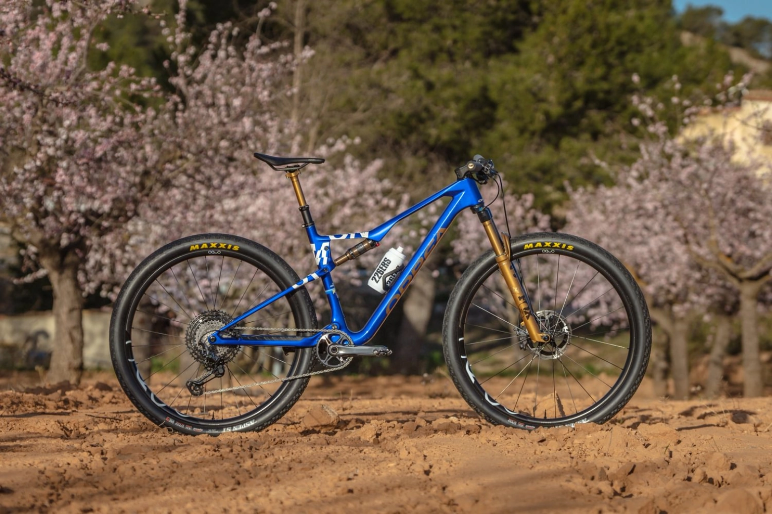 Simon Andreassen debuts his new Orbea Oiz European Champion XCC edition in Brazil