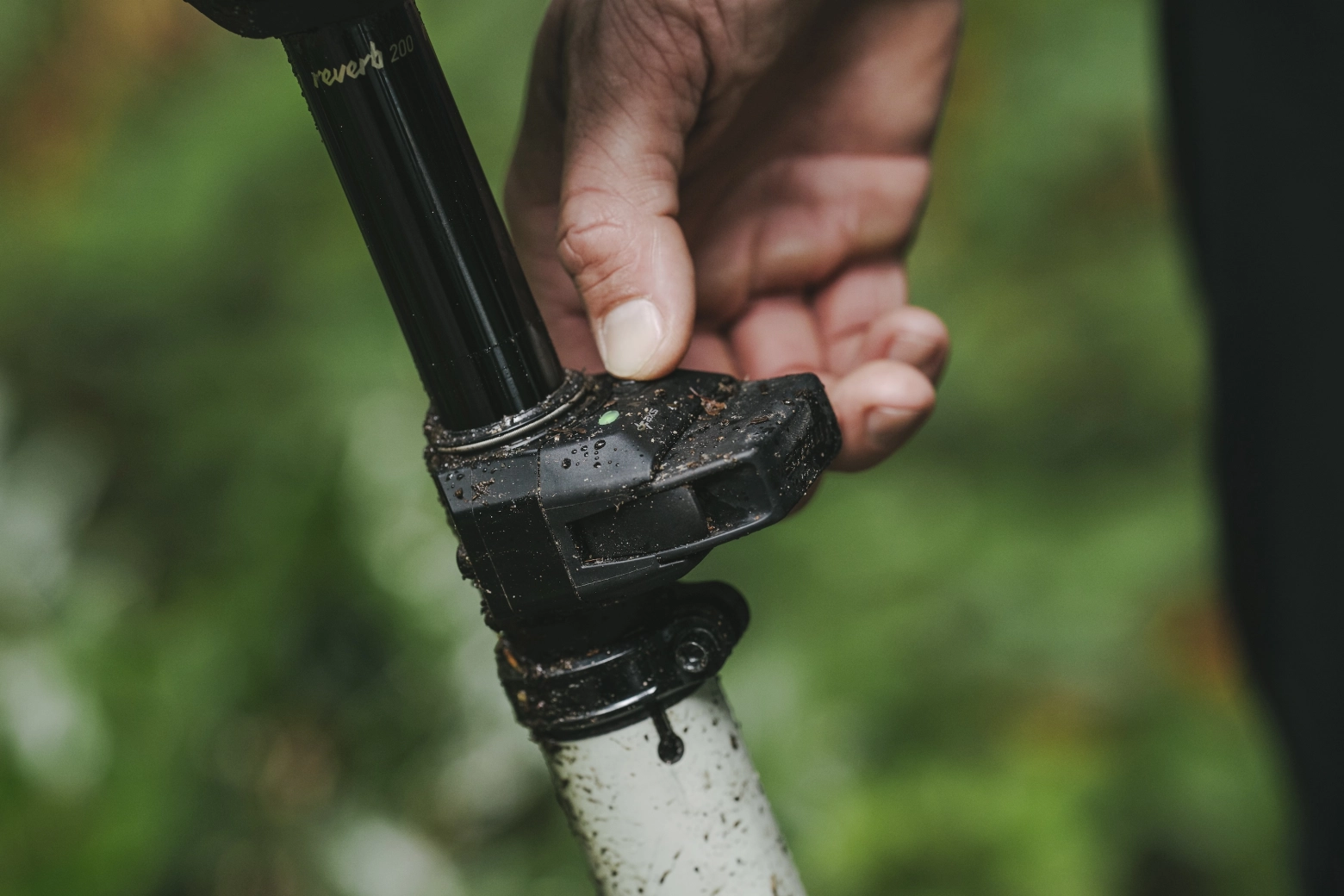 New RockShox Reverb AXS seatpost: renewed on the outside and on the inside