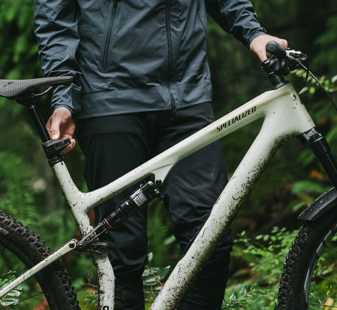 New RockShox Reverb AXS seatpost: renewed on the outside and on the inside