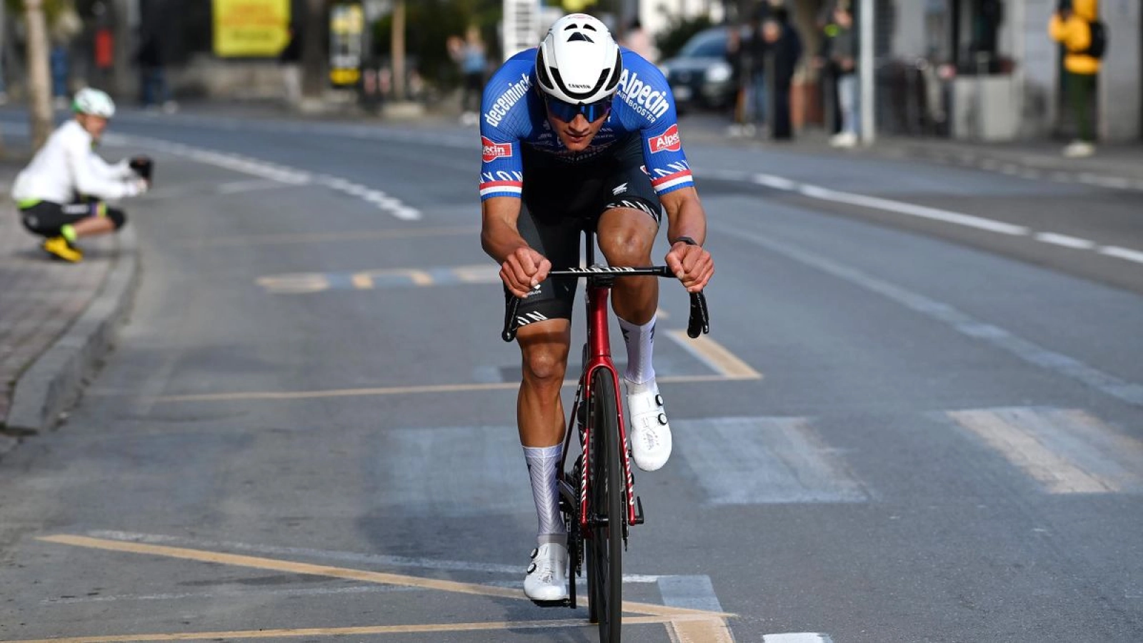 Tour of Flanders, first assault of the battle of the cobblestones between Van der Poel and Pogacar