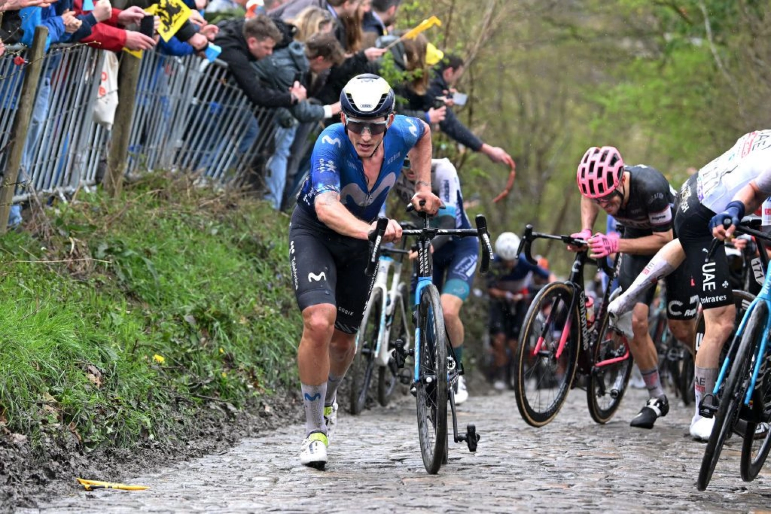 Tour of Flanders, first assault of the battle of the cobblestones between Van der Poel and Pogacar