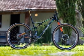 El Cannondale Factory Racing renueva su imagen al completo: así es su nueva Scalpel y equipación