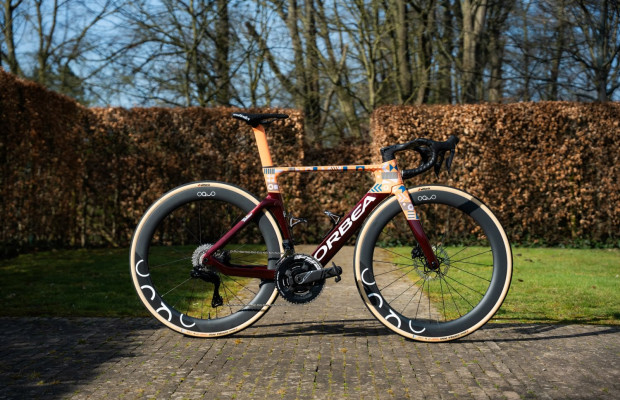 The special edition Orbea bikes with which Lotto commemorates its 40th anniversary in the Tour of Flanders