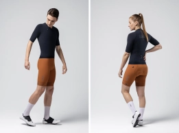 The new Gobik CX SOLID jersey with EVOFLEX fabric is one of the most recommended garments of this season