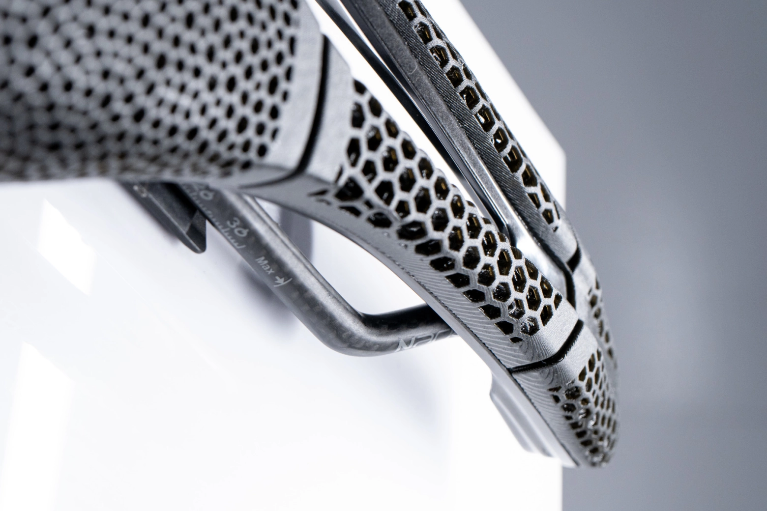 Prologo brings 3D printing technology to their Scratch saddle as well.