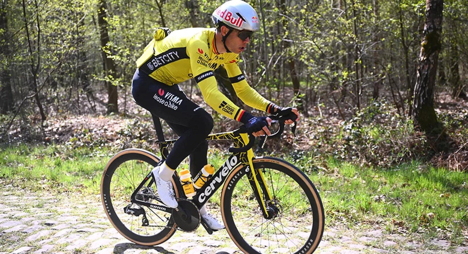 Self-inflating system and single chainring for Van Aert in Roubaix