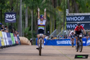 Evie Richards repite y gana el segundo Short Track de la temporada en Araxá