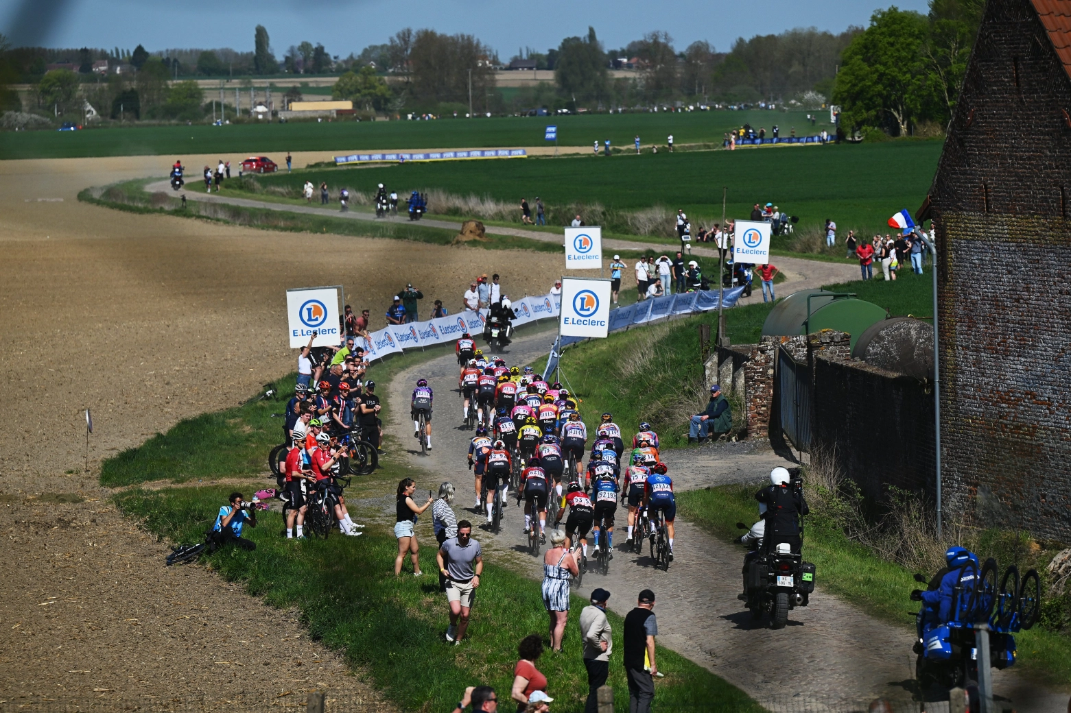 Pauline Ferrand-Prévot wins the Paris Roubaix 2025: her first victory with Visma on the best possible stage