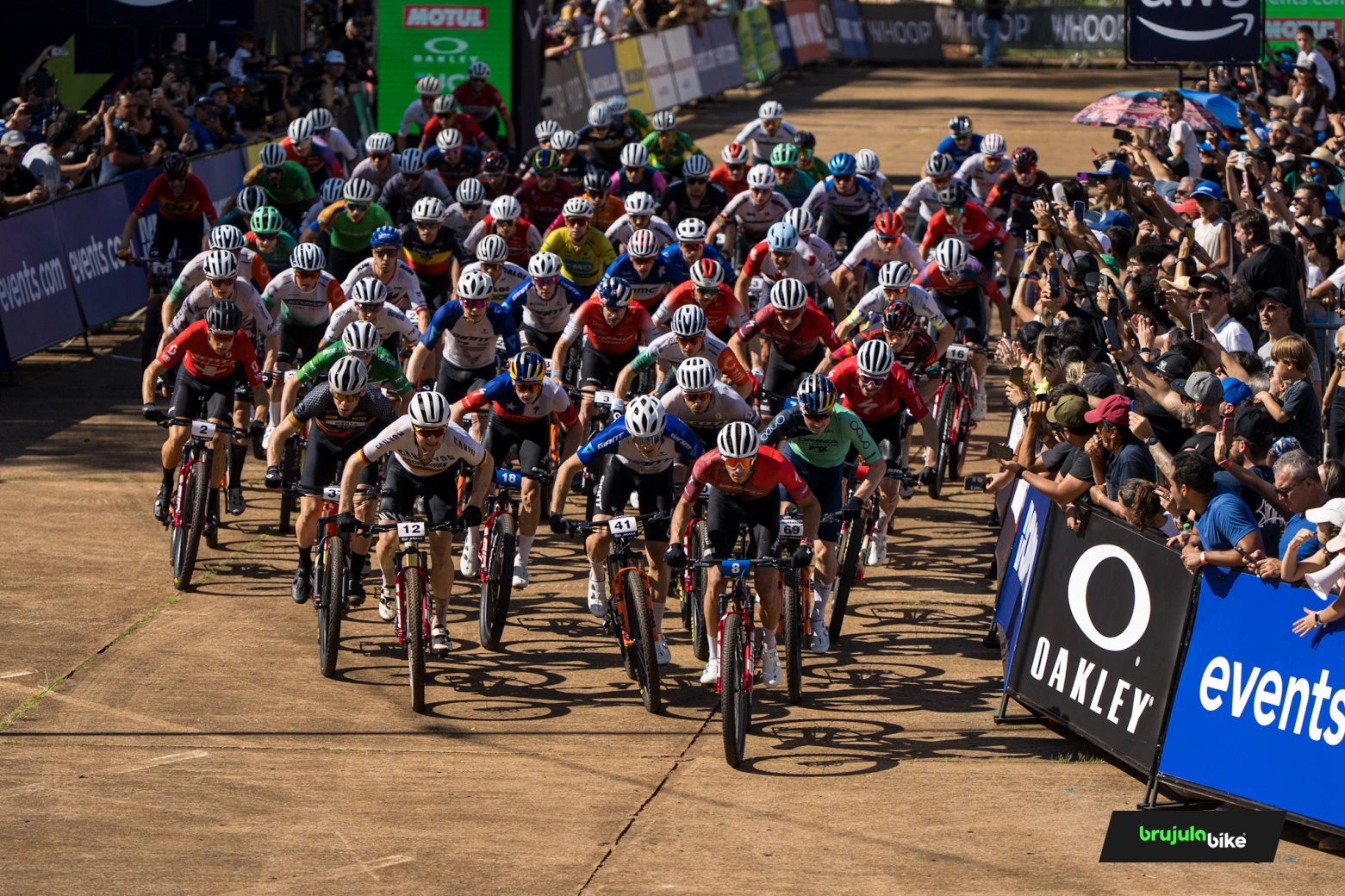 Chris Blevins wins and leads a new Specialized triple in Araxá