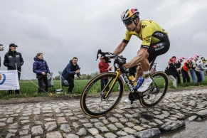 Hat trick by Mathieu van der Poel in the Paris-Roubaix 2025