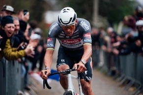 "This is attempted murder": Van der Poel promises legal action against those who threw a jerrycan in his face