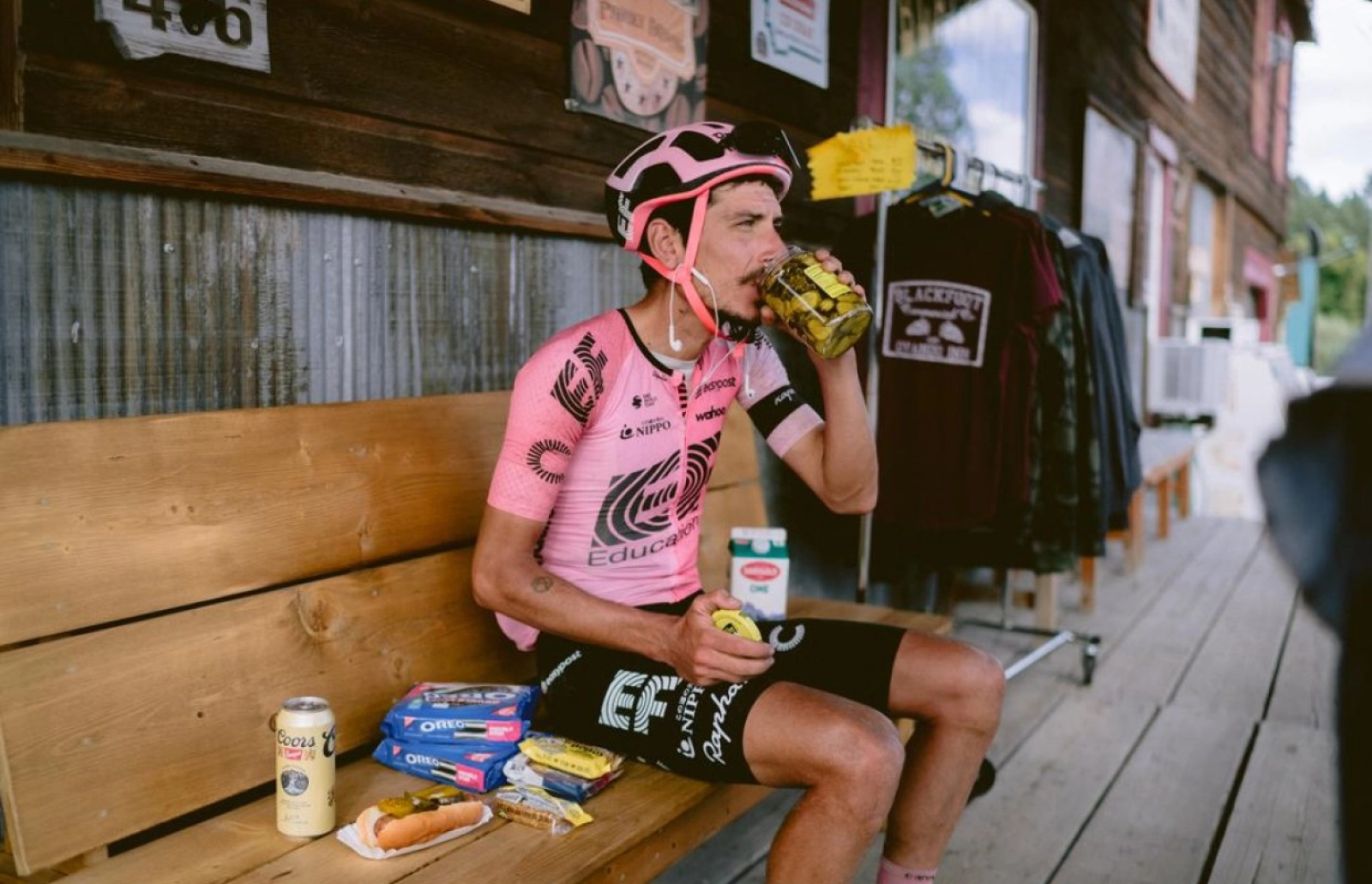 Qué tomó Pogacar para los calambres en Roubaix