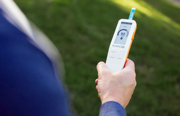 Movistar usará este laboratorio de mano para monitorizar los niveles de hidratación de los ciclistas