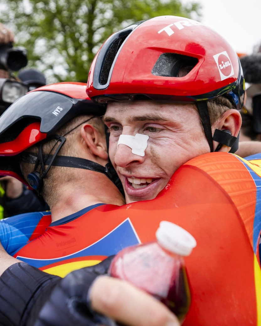 Neither Evenepoel nor Pogacar. Mattias Skjelmose wins the Amstel Gold Race on the same finish line