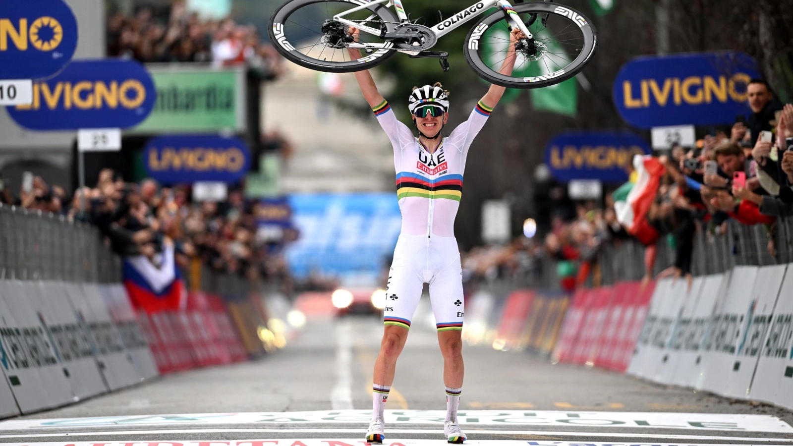 What is the Club of 100