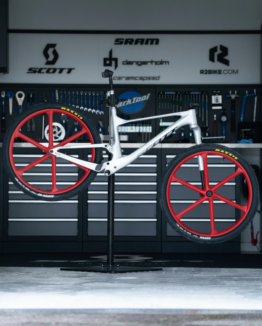 A SCOTT Spark with a Lefty fork? Only Dangerholm could be behind something like that