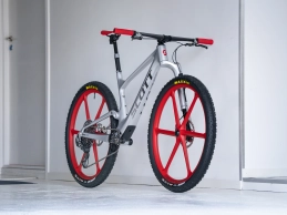 A SCOTT Spark with a Lefty fork? Only Dangerholm could be behind something like that