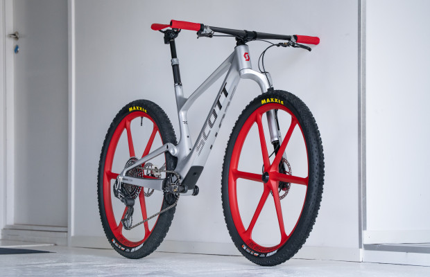 Une SCOTT Spark avec une fourche Lefty? Seul Dangerholm pourrait être derrière quelque chose comme ça