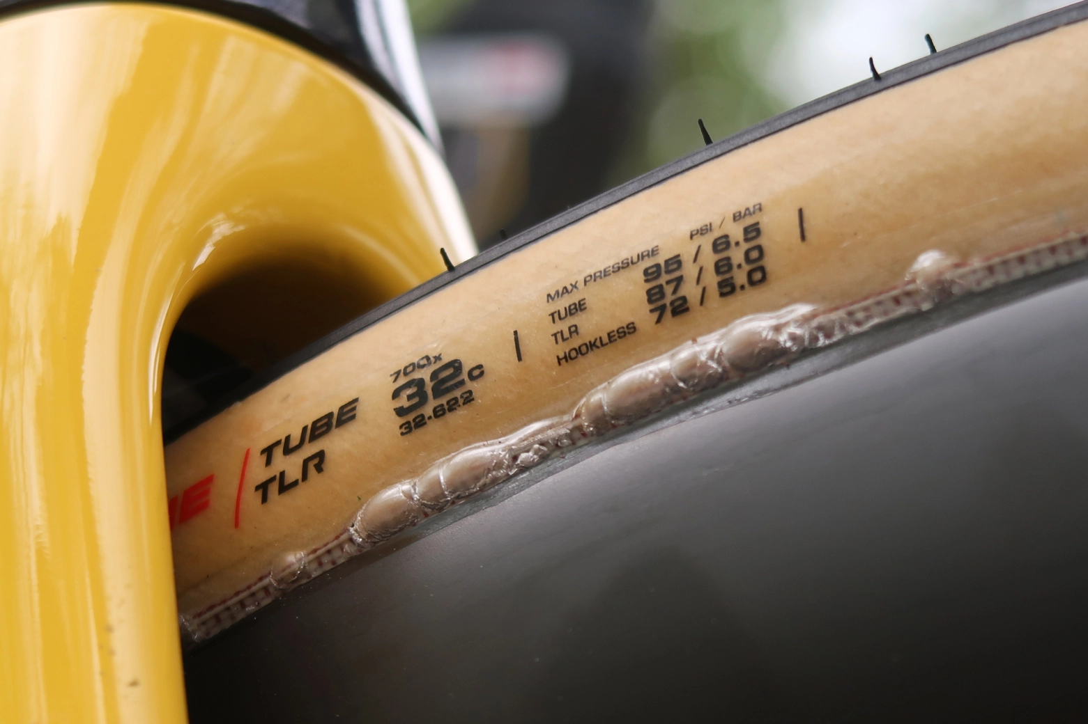 Why did Visma glue their tubeless tires as if they were tubulars?