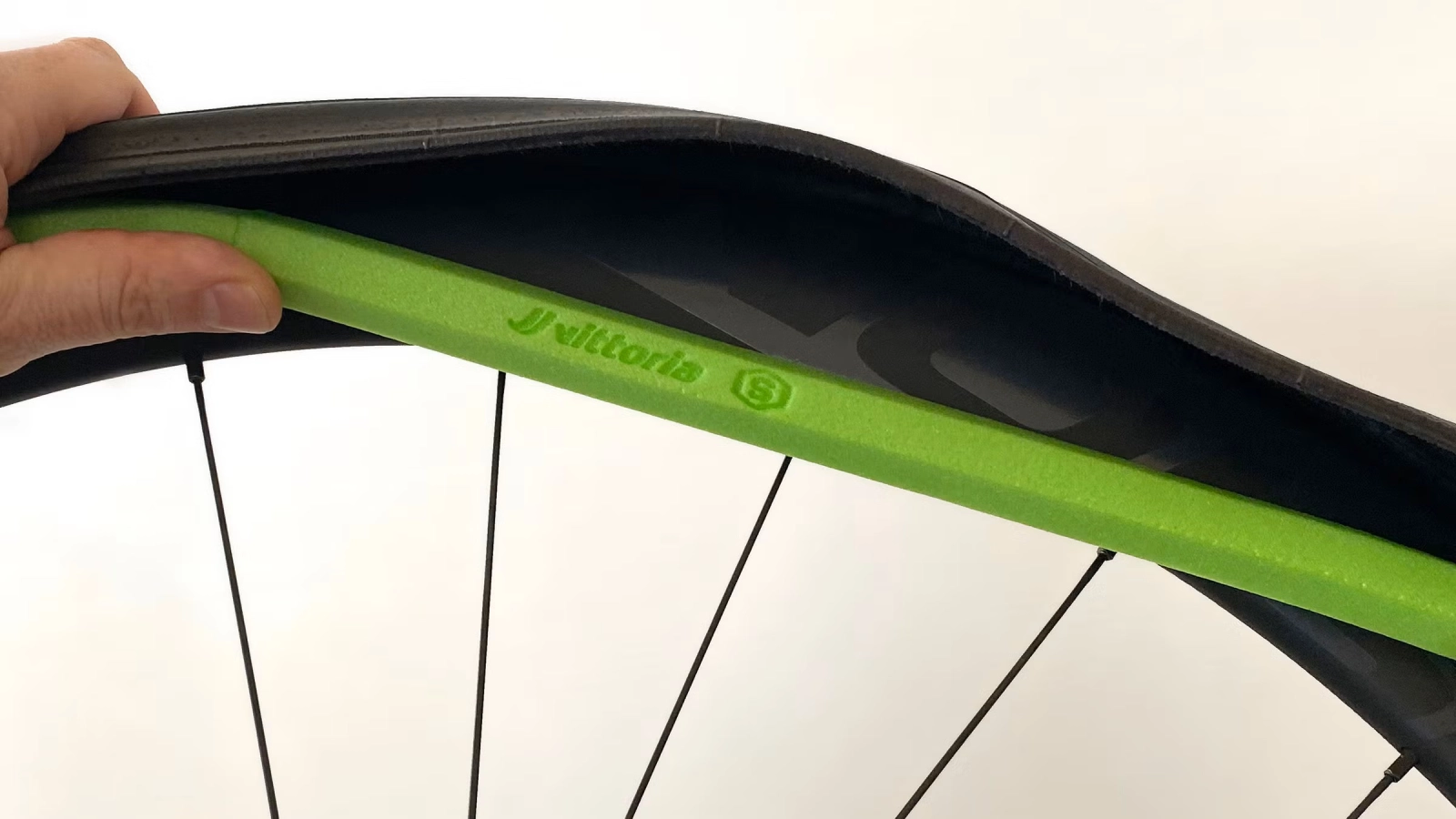 Why did Visma glue their tubeless tires as if they were tubulars?