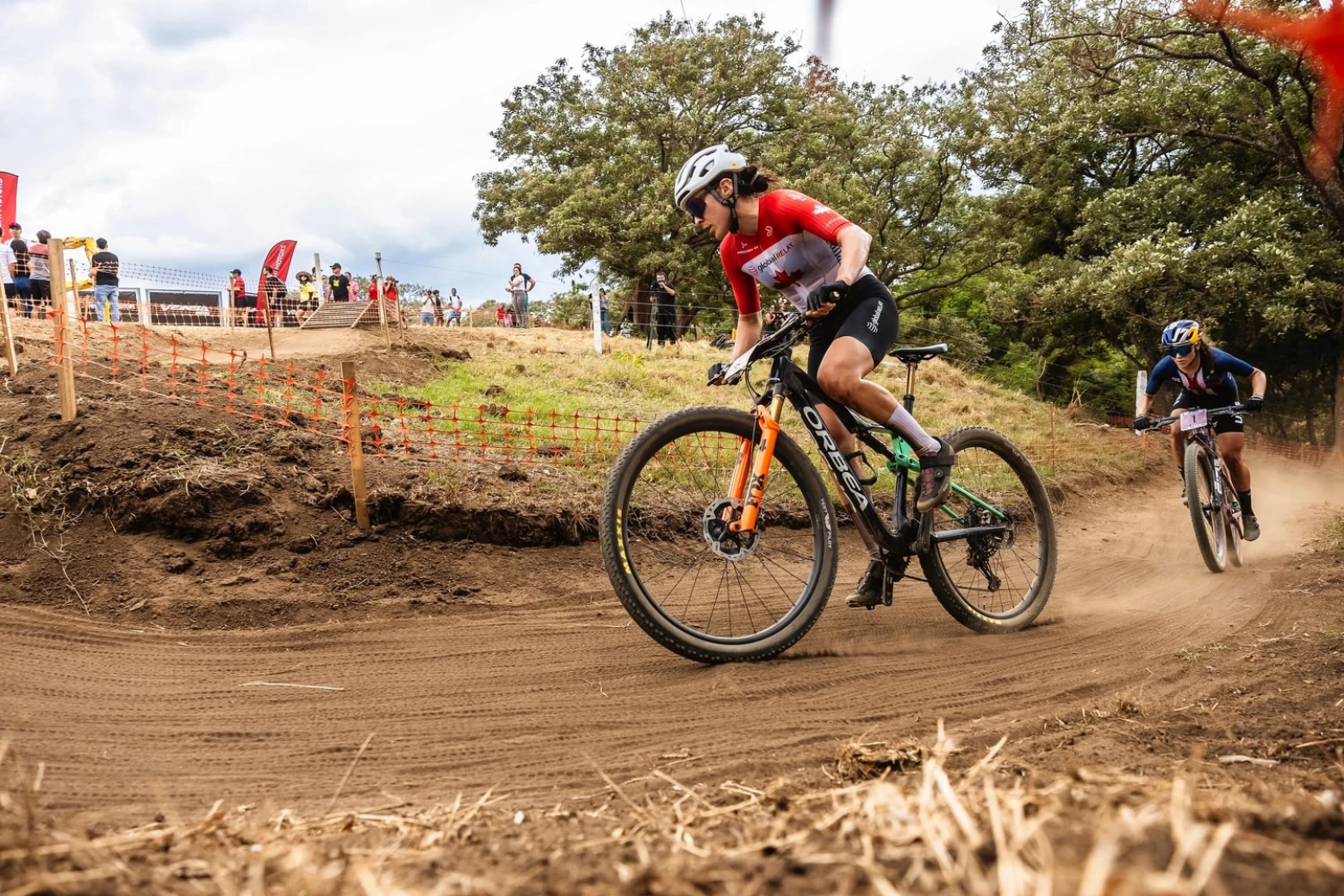 Jennifer Jackson arrasa no Panamericano XCO 2025 e Gerardo Ulloa volta ao topo