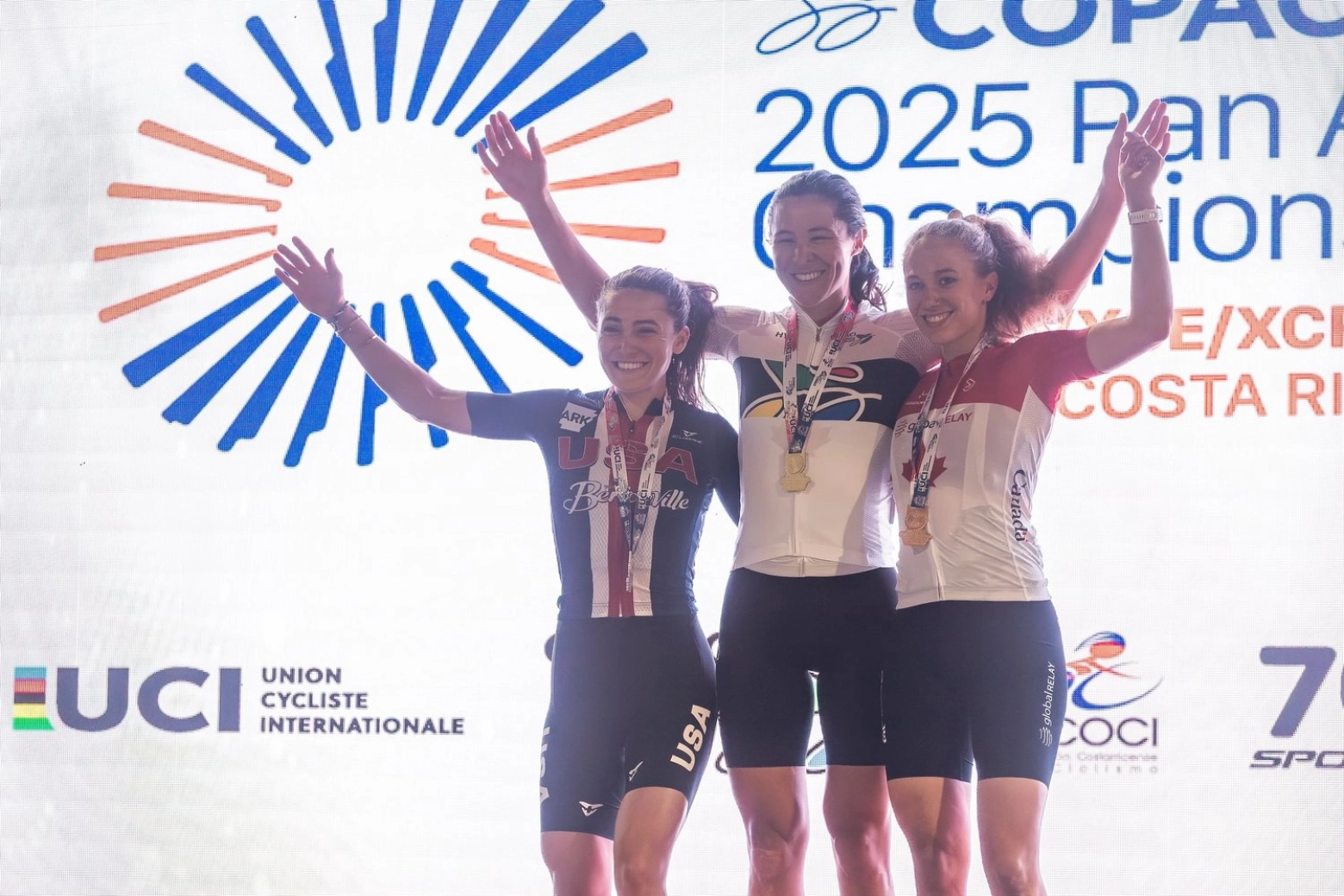 Jennifer Jackson arrasa no Panamericano XCO 2025 e Gerardo Ulloa volta ao topo