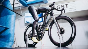 Ferdi, the most aerodynamic "cyclist" with carbon legs