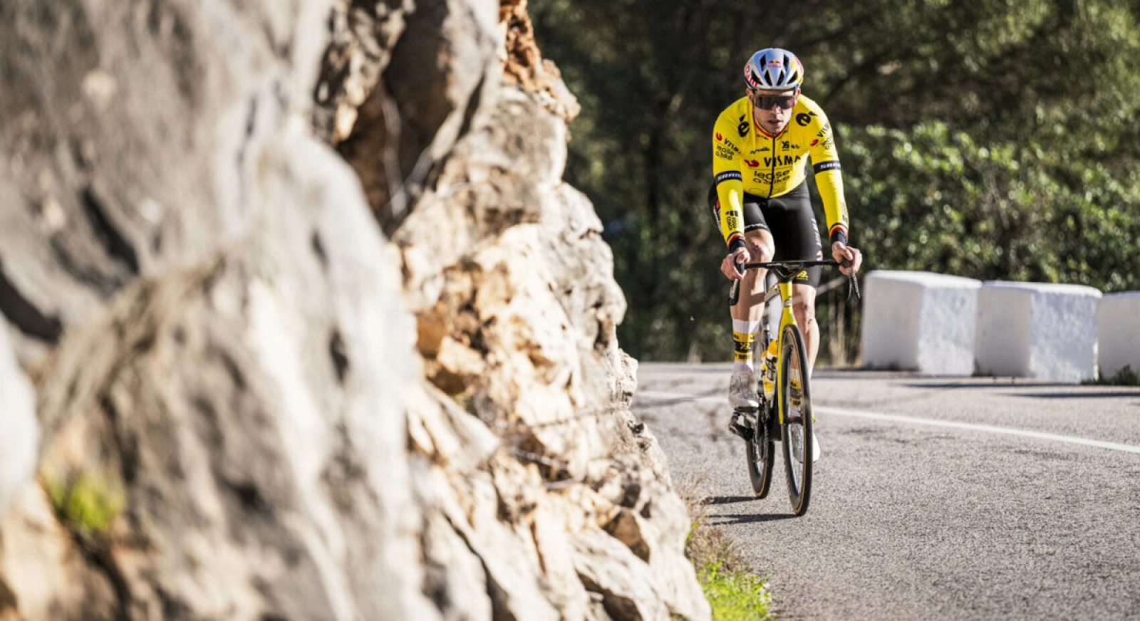 What is expected of Van Aert in the Giro: "wearing the pink jersey would be a dream"