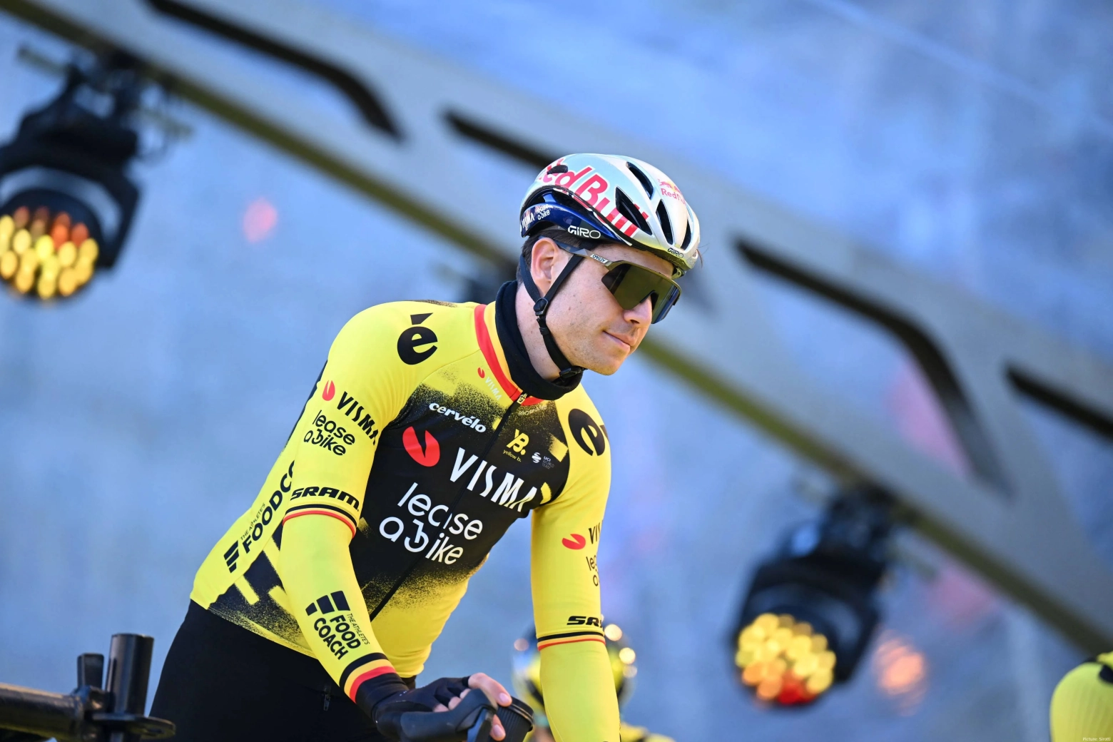 What is expected of Van Aert in the Giro: "wearing the pink jersey would be a dream"