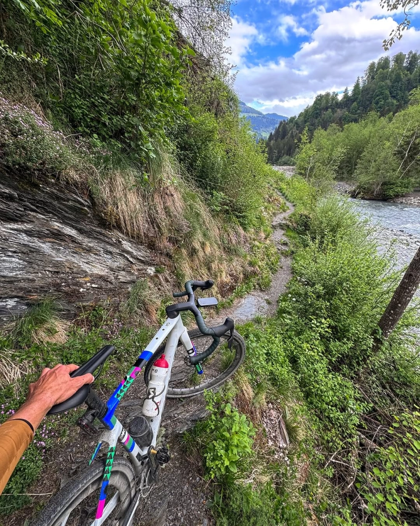 Nino Schurter makes his debut in a gravel bike and asks if he should sign up for any races