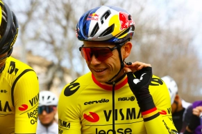 Van Aert states that he was sick last week and distances himself from the dream of wearing the pink jersey in the Giro