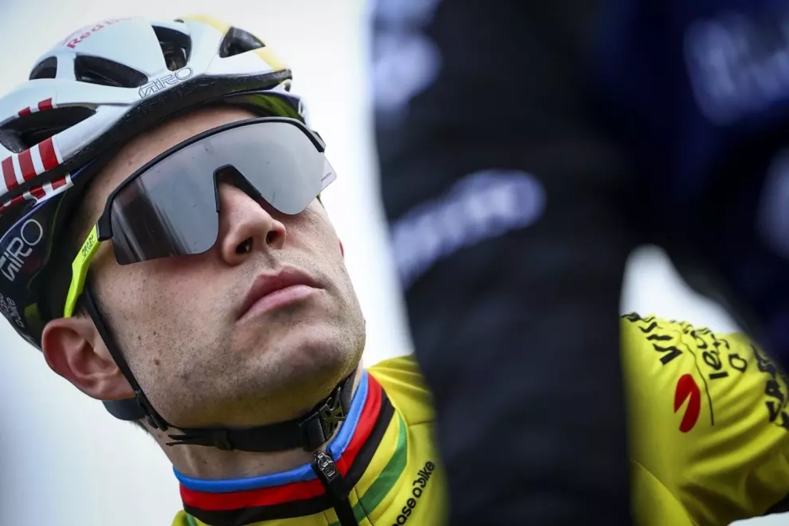 Van Aert states that he was sick last week and distances himself from the dream of wearing the pink jersey in the Giro