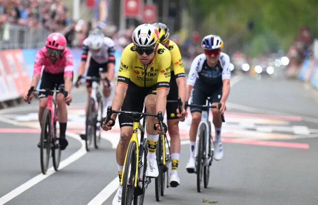 Van Aert declara que esteve doente na última semana e afasta o sonho de vestir rosa no Giro