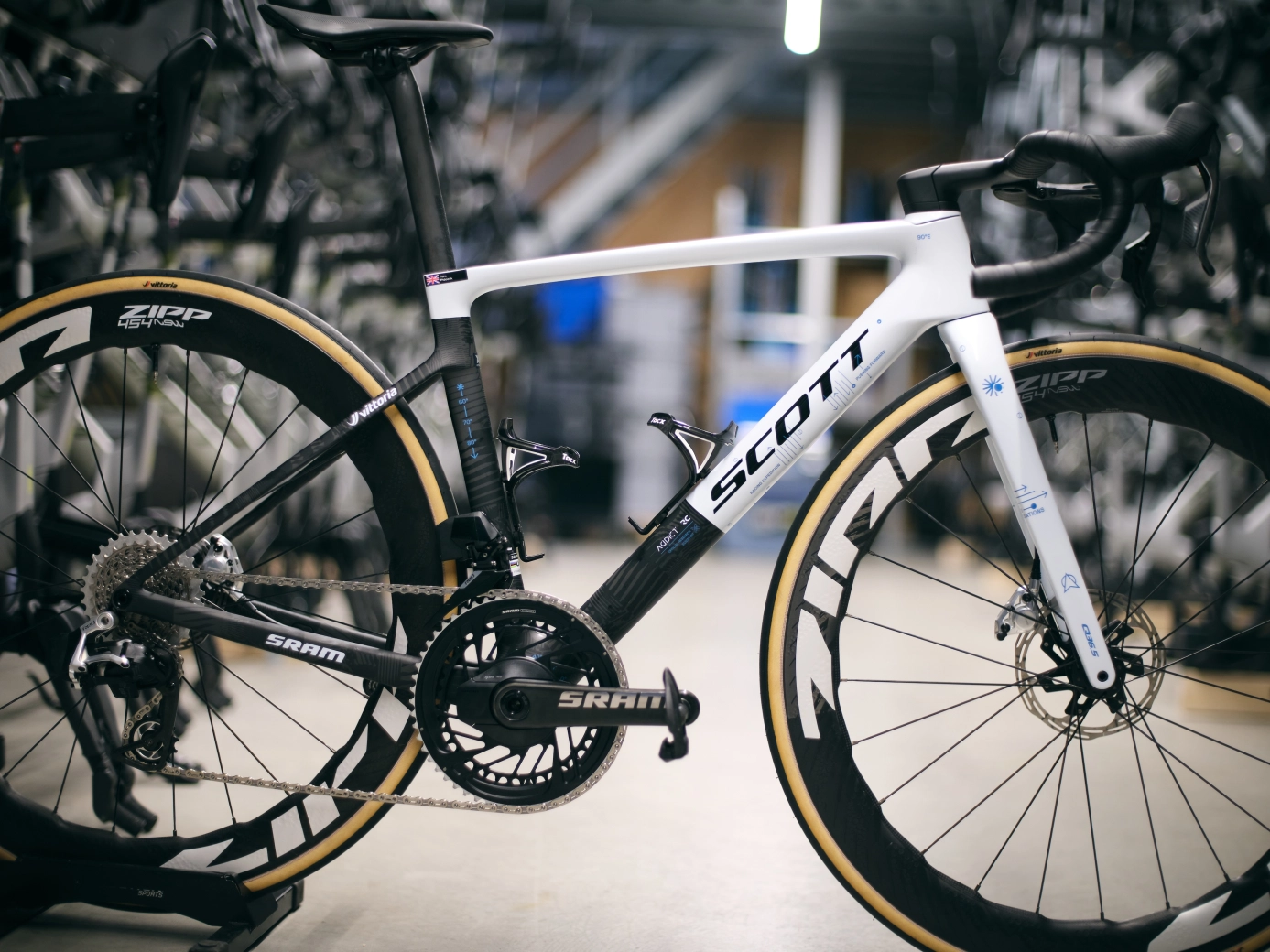 En détail, le montage de la SCOTT Addict RC de Tom Pidcock pour le Giro